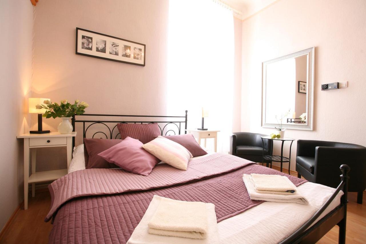 Apartment Karolina Прага Экстерьер фото
