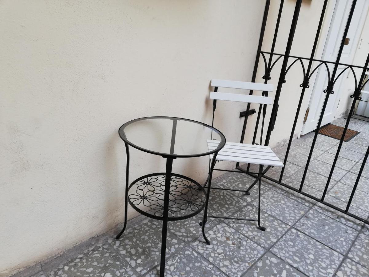 Apartment Karolina Прага Экстерьер фото